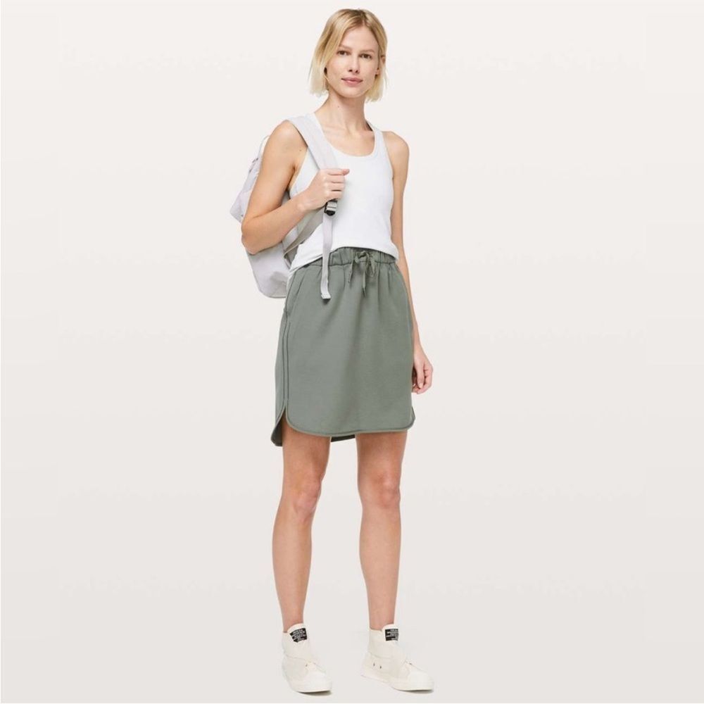 LULULEMON ATHLETICA ON THE FLY SKIRT SIZE 10